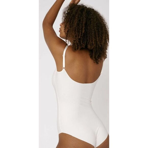 Organic Basics Women's Invisible Cheeky Bodysuit in white ivory size small - Picture 3 of 9